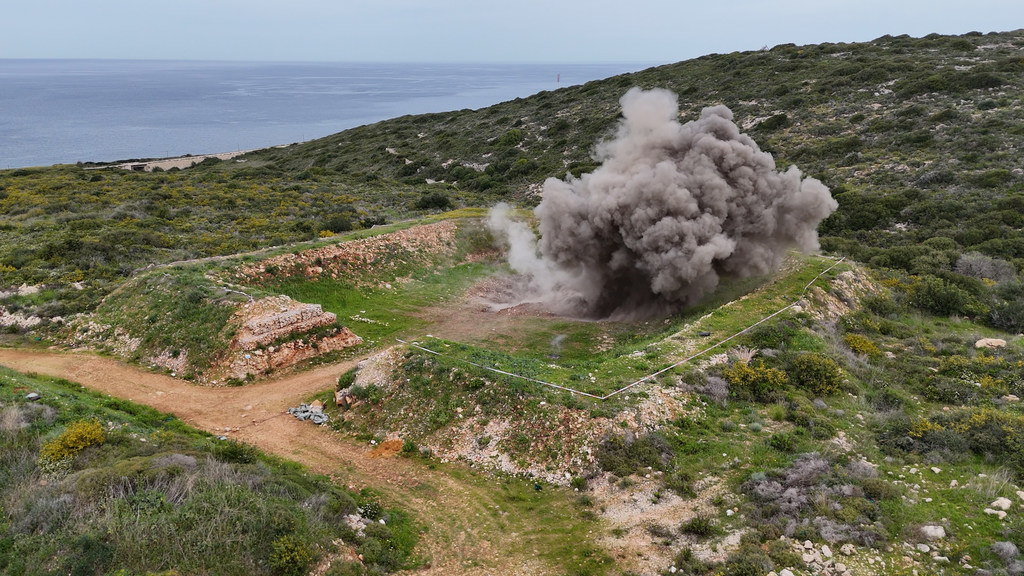 في مارس/آذار 2025، قدم فريق الهندسة القتالية الصيني المتخصص في إزالة المتفجرات الدعم لكتيبة كورية في تدمير ذخيرة شديدة الانفجار منتهية الصلاحية.